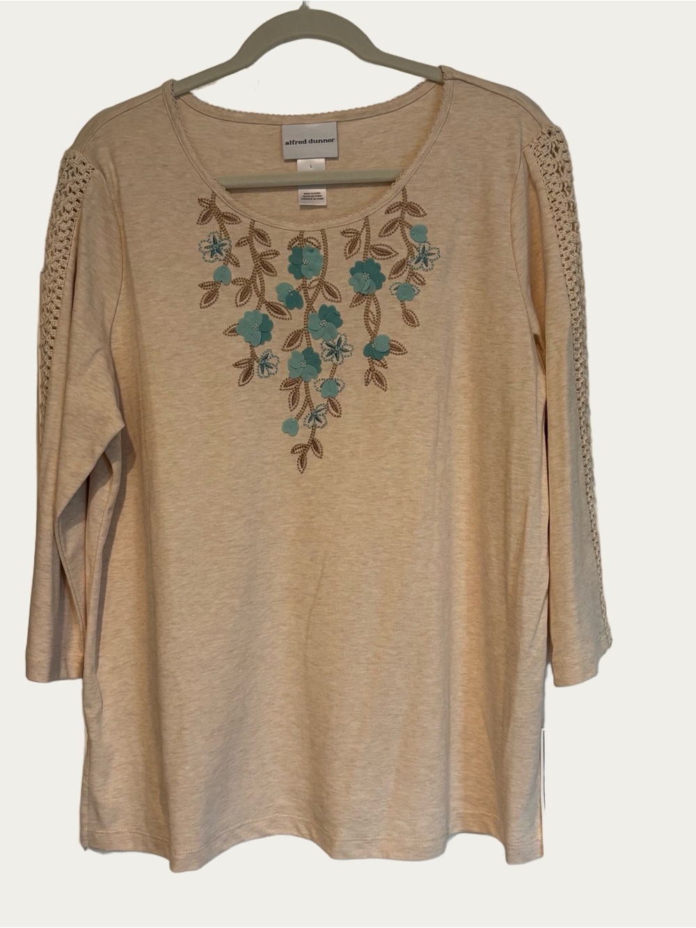 Alfred Dunner Cream 3/4 Sleeve Tee with Aqua Floral Embellishments Large NWT